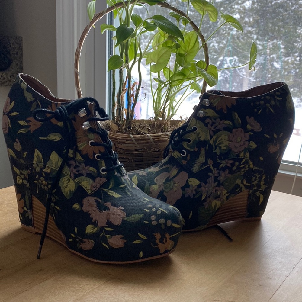 Size 9 women’s boots